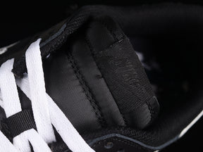 Dunk “Black Panda”