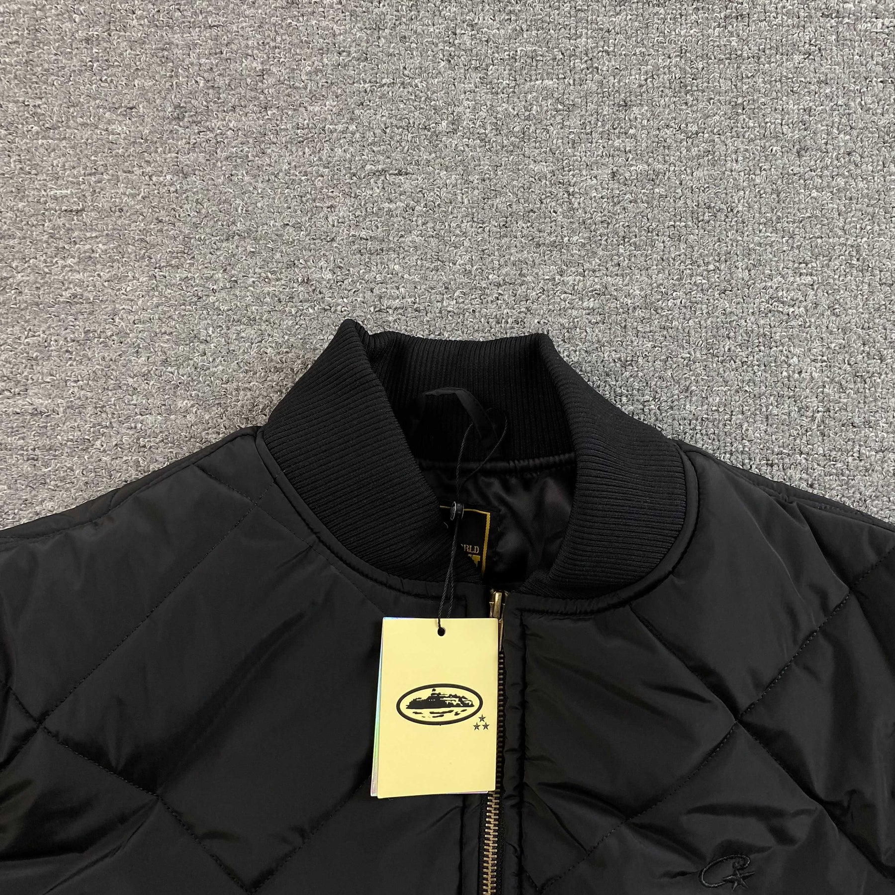 Jaqueta Corteiz “Olde English Quilted” ( Preta )