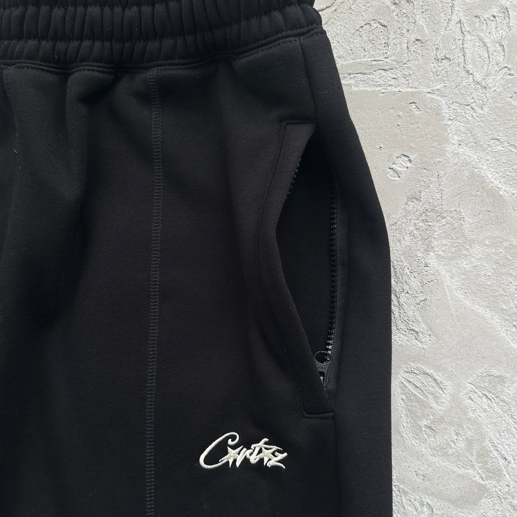 Conjunto Corteiz “HMP Open Hem” ( Preto )