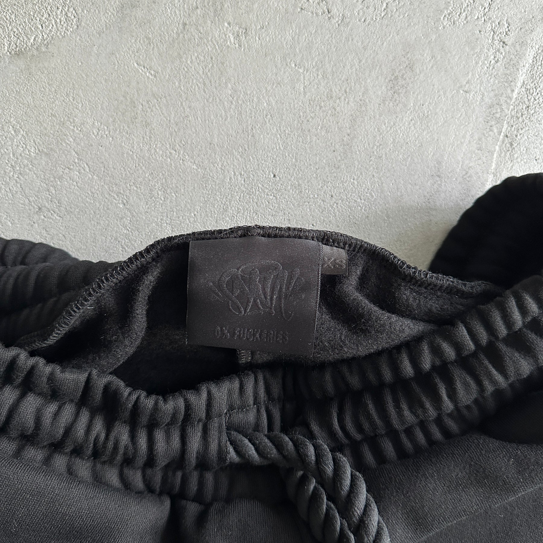 Conjunto Syna World Frio ( Preto e Vermelho )