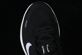 Air Zoom Vomero Plus “Black and White”