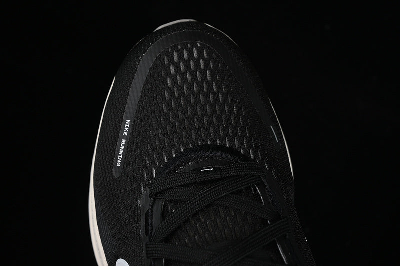 Air Zoom Vomero 18 “White Black”