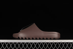 Yeezy Slide “Soot 2021”