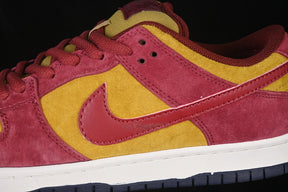 Dunk “Dark team Red and Olive Flak”
