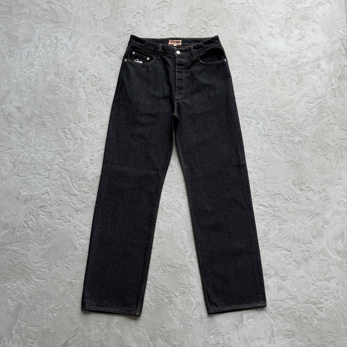 Calça Corteiz “Crest Chainstitch Baggy Jeans”