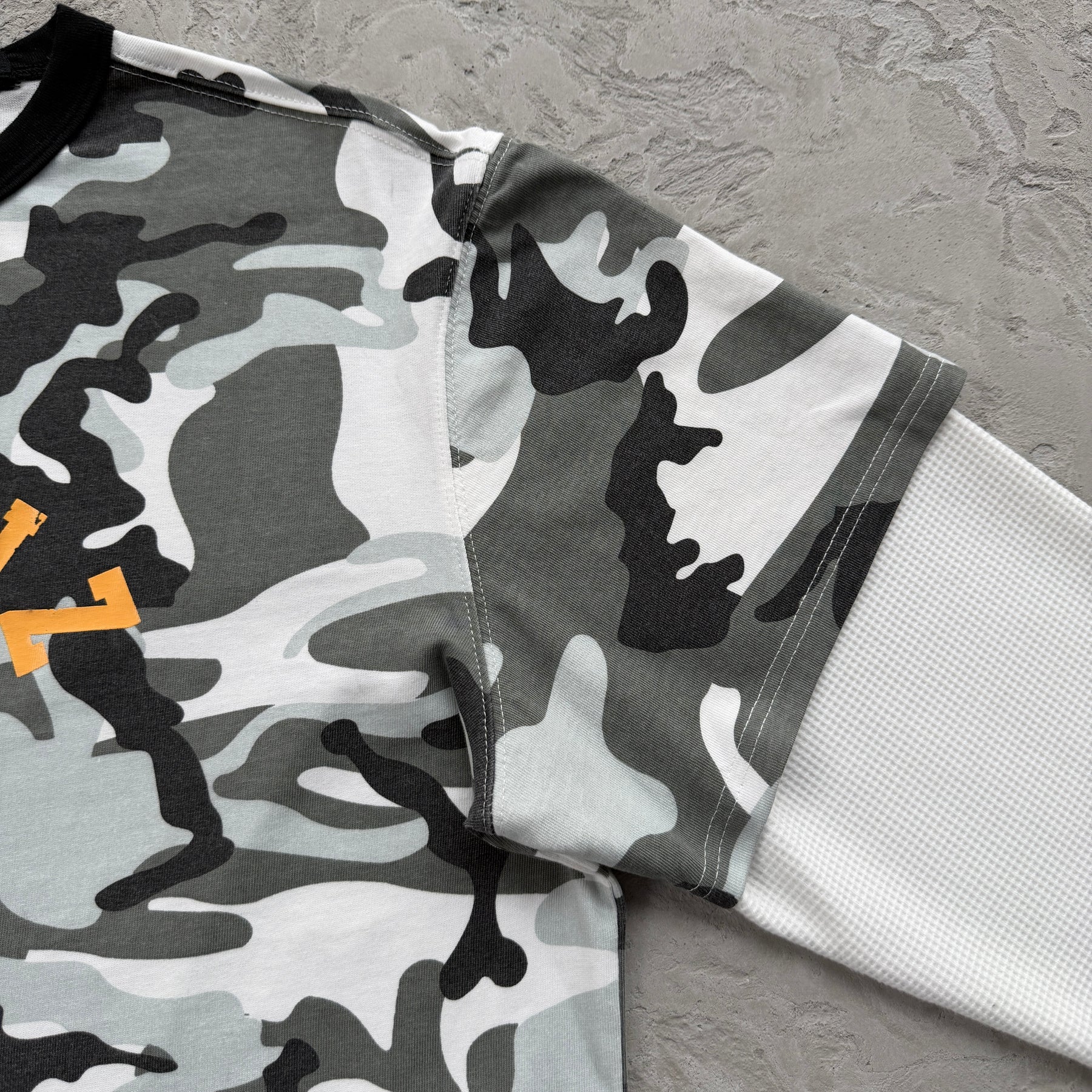 Sueter Corteiz “Eagle Camo Thermal”