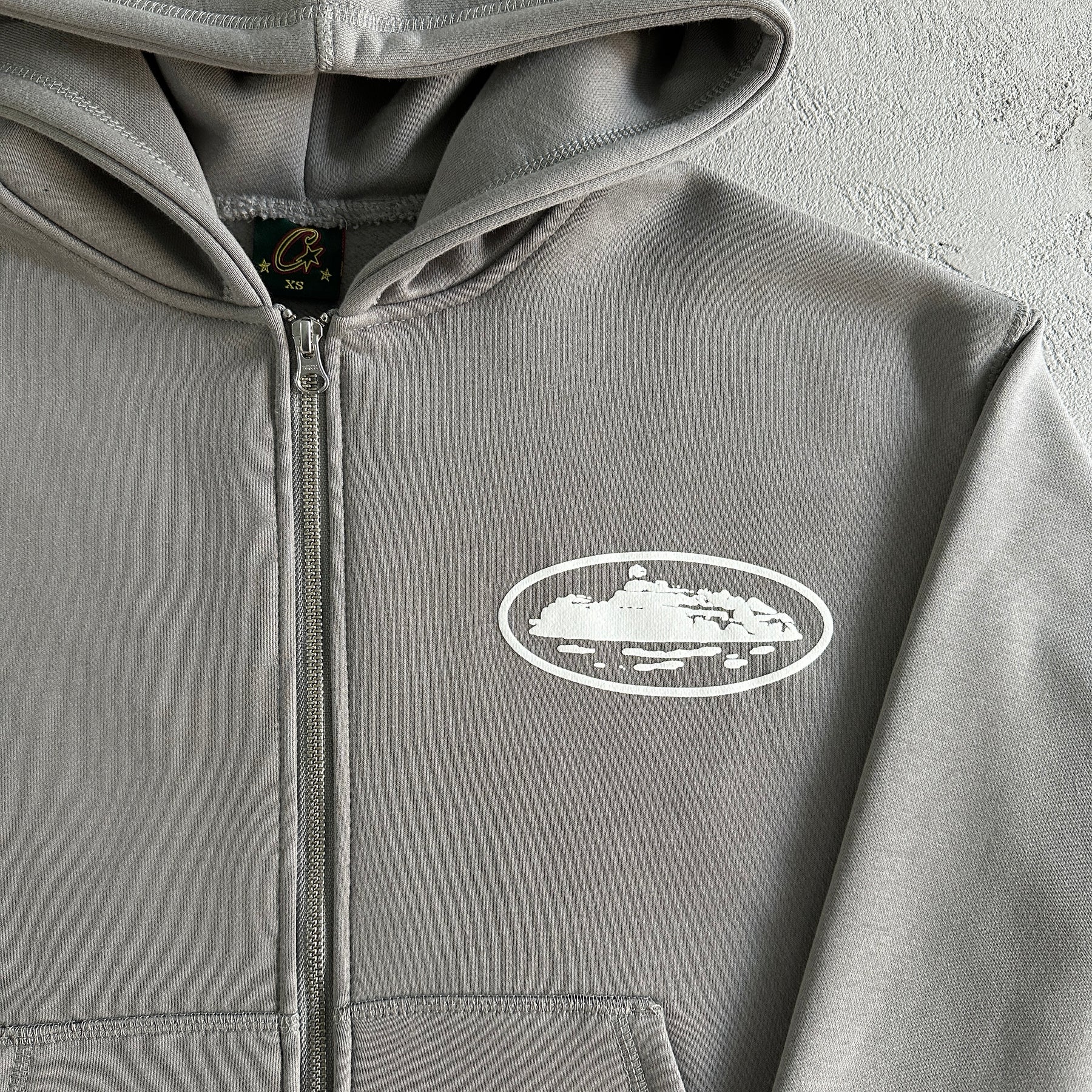 Conjunto Corteiz “Island Puff Print” ( Cinza )