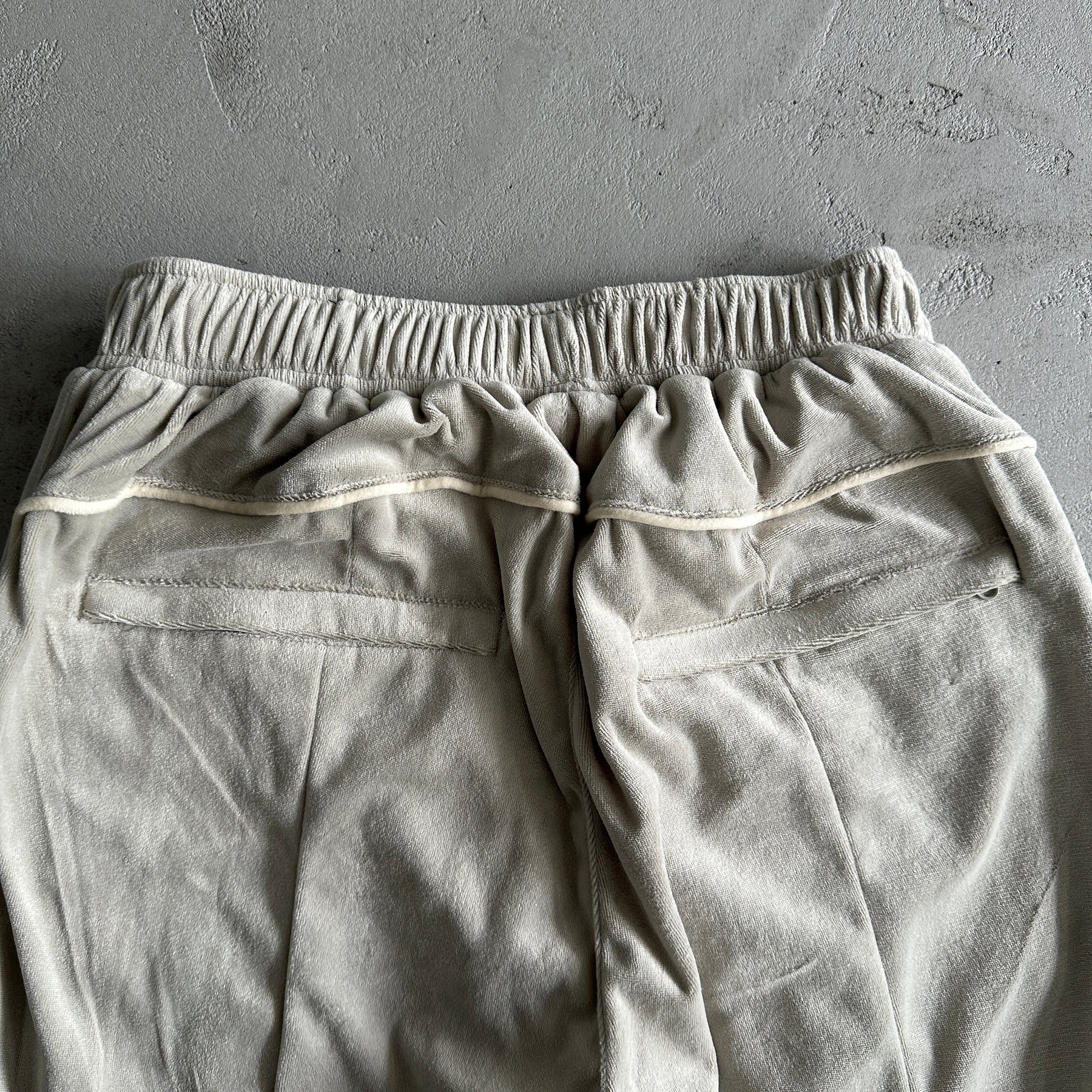 Conjunto Corteiz Velour Amg ( Cinza )