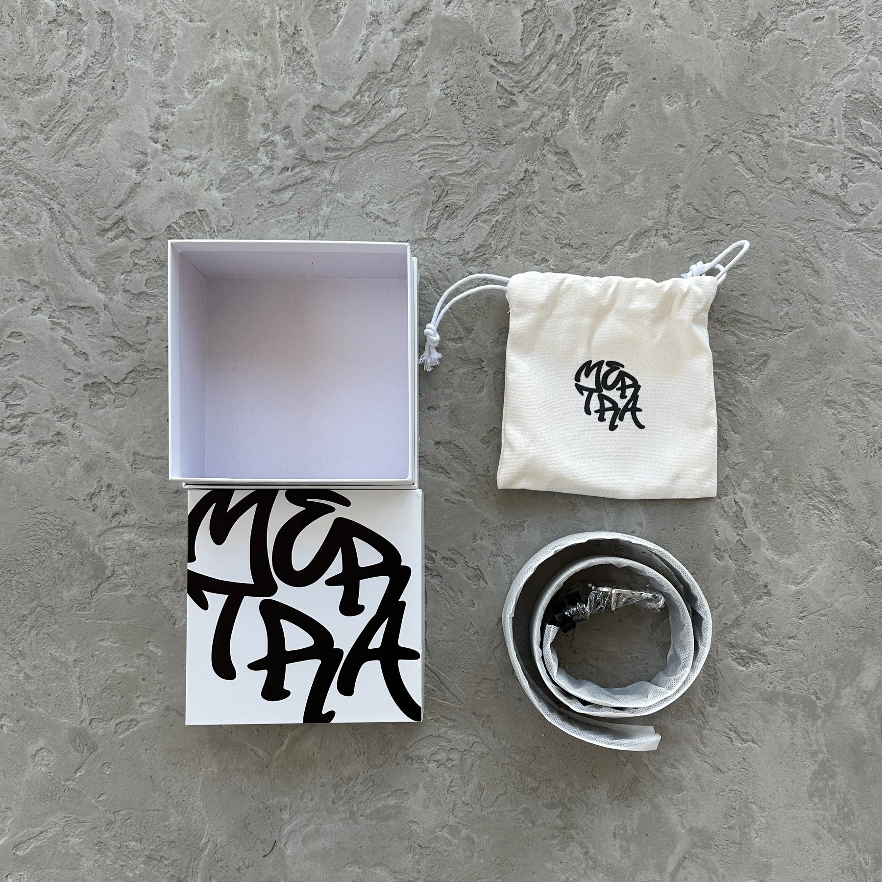 Cinto Mertra “Cow hide”