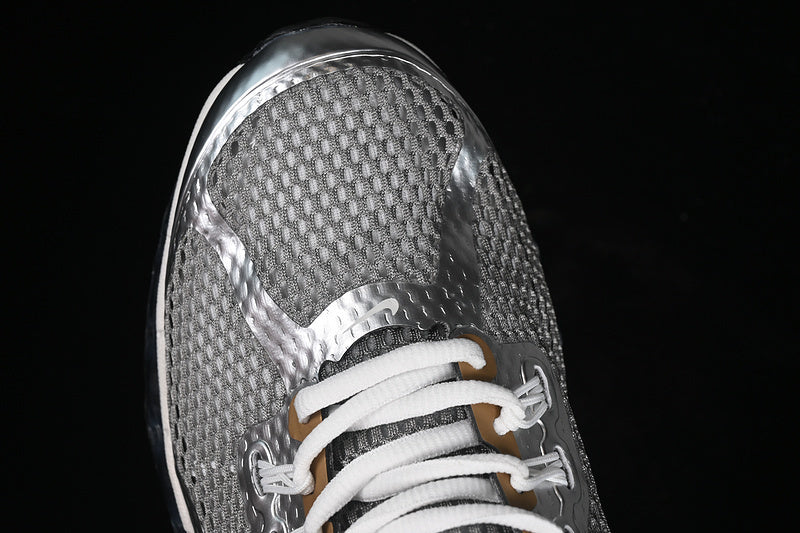 Air max 2013 “Metallic Silver Gold”