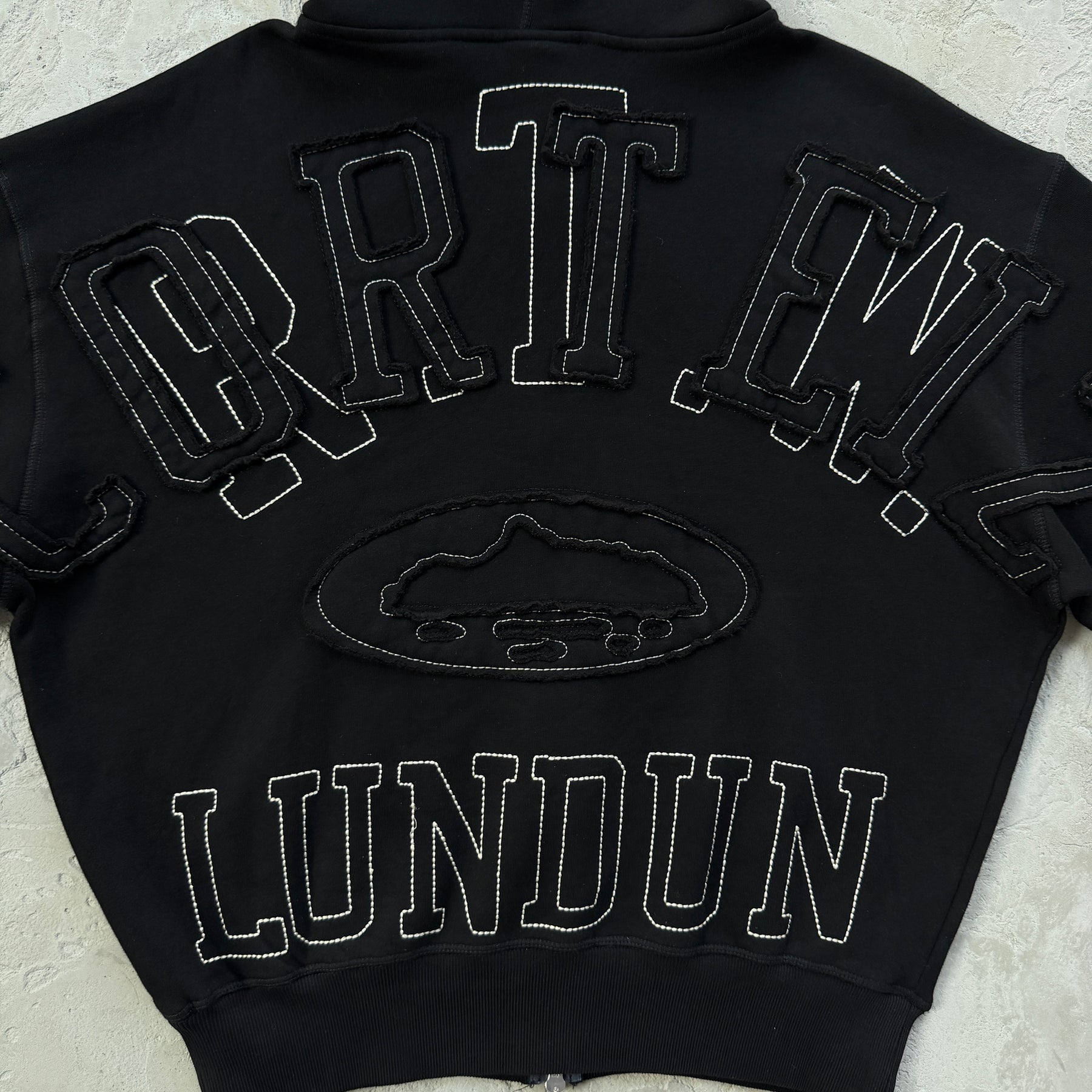 Moletom Corteiz “Lundun Stitch” ( Preto )