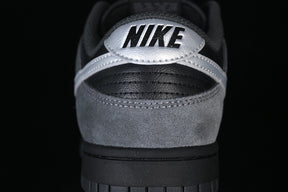 Dunk “Black Metallic Silver”