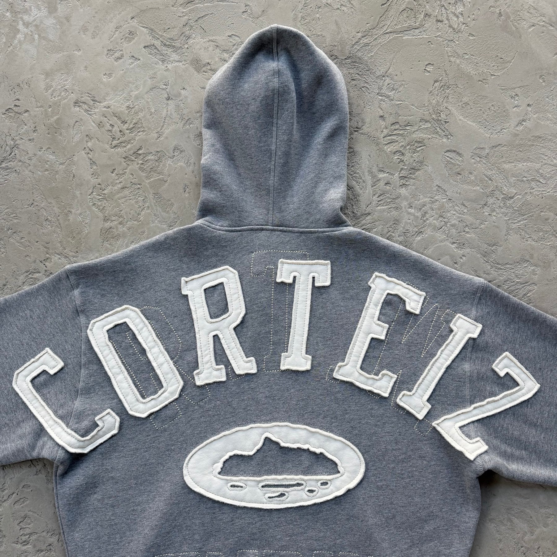 Conjunto Corteiz “Lundun Stitch” ( Cinza )