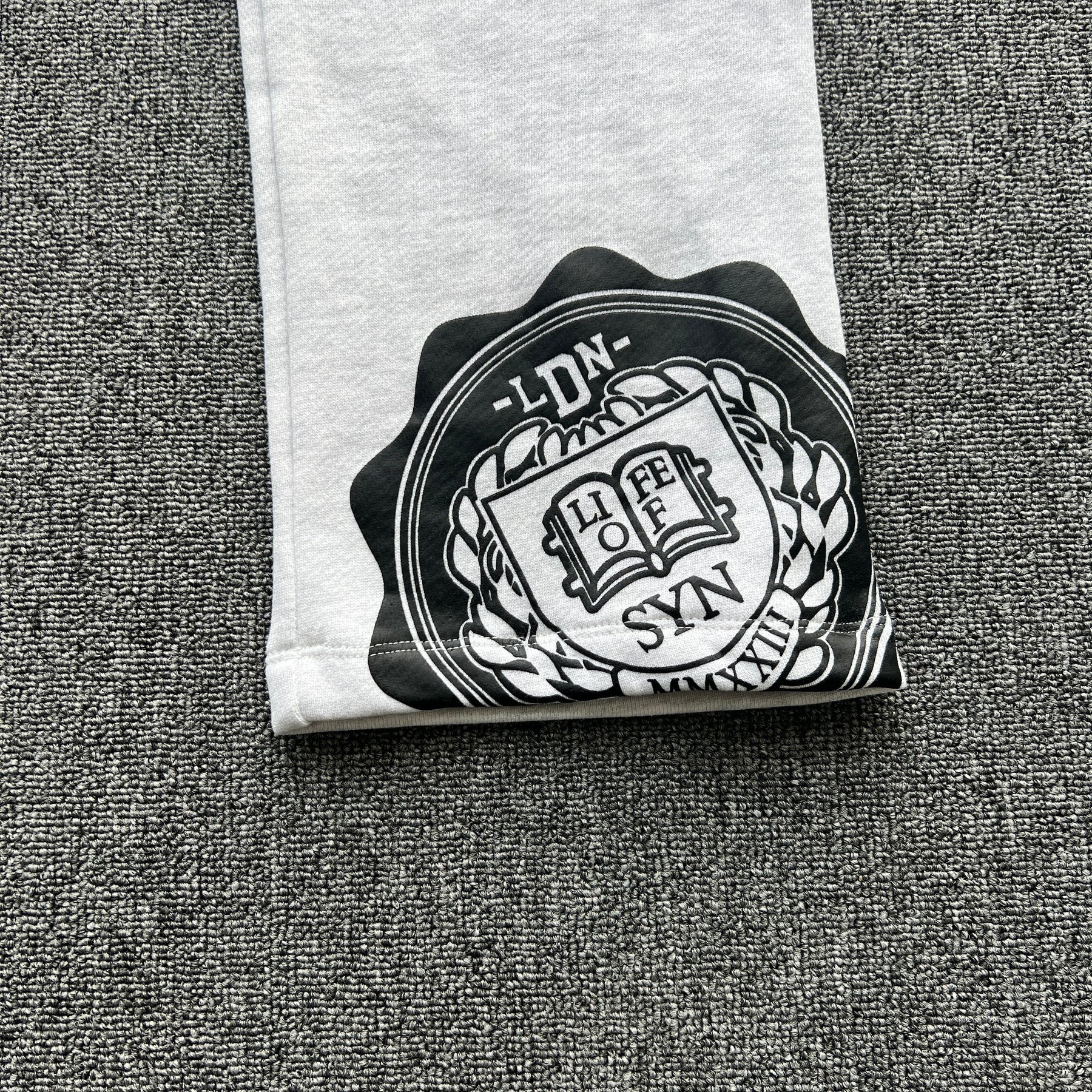 Conjunto Syna World “Crest Oth“ ( Branco e Preto)