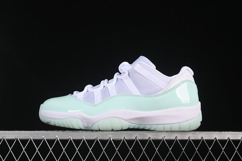 Air Jordan 11  “Igloo”