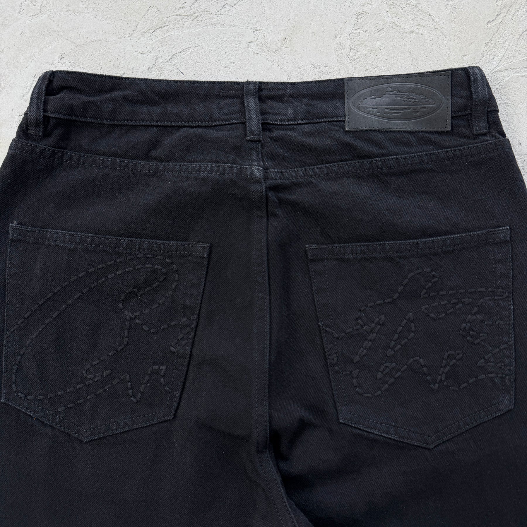 Calça Corteiz “Allstarz Denim Triple Black”