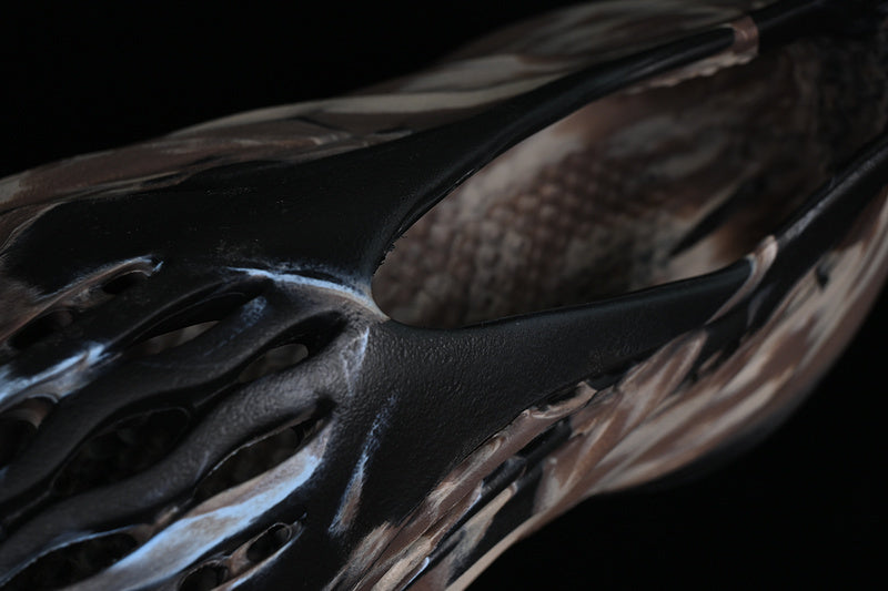 Yeezy Foam Runner “MX Clinder”