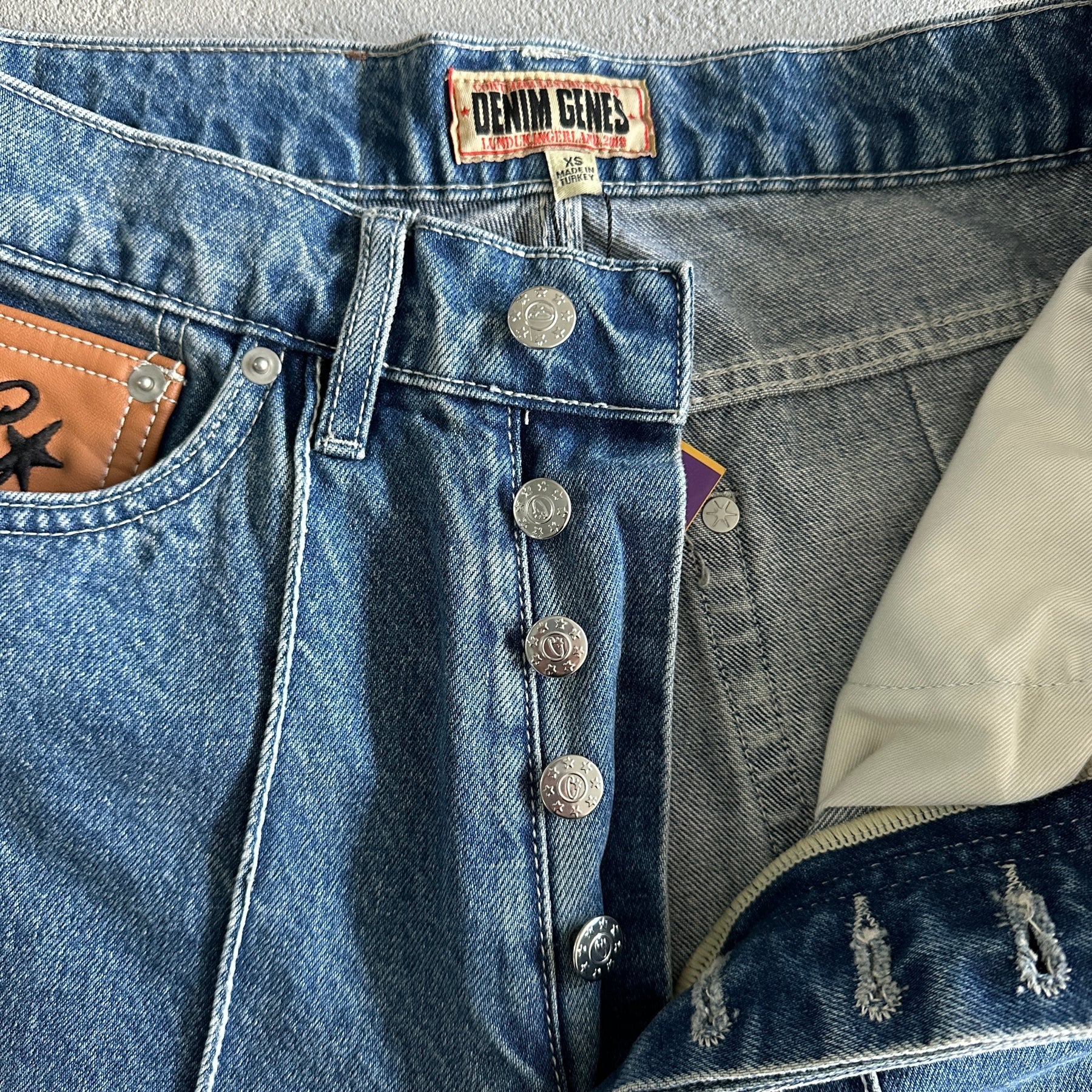 Shorts Corteiz “Denim Genes” ( Cinza )