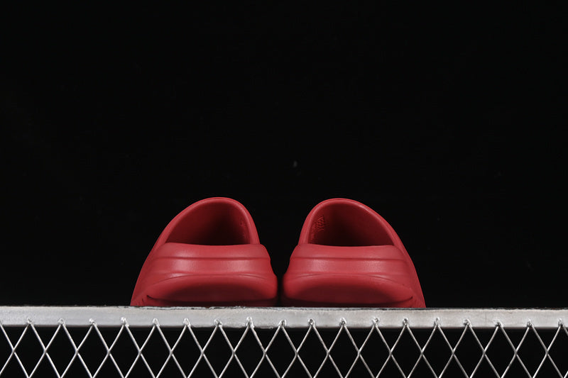 Yeezy Slide “Varsity Red”