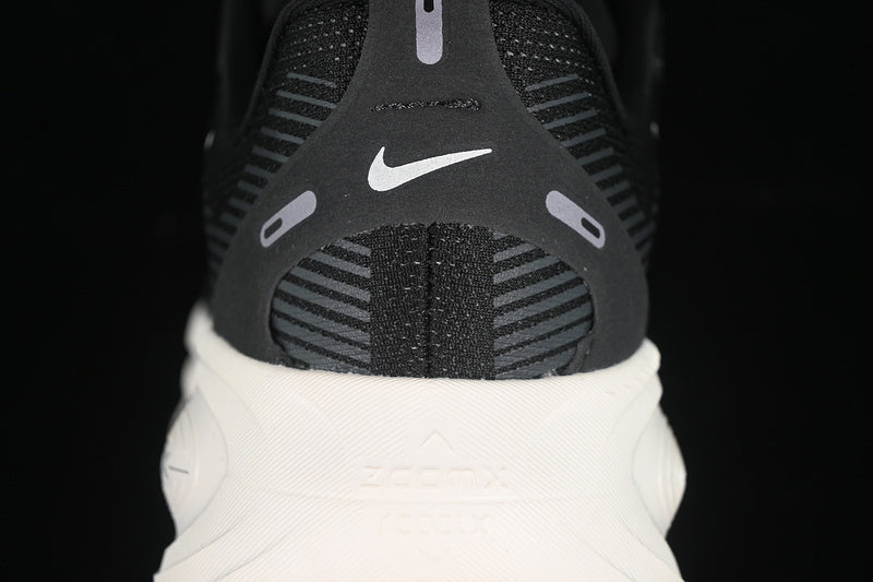 Air Zoom Vomero 18 “White Black”