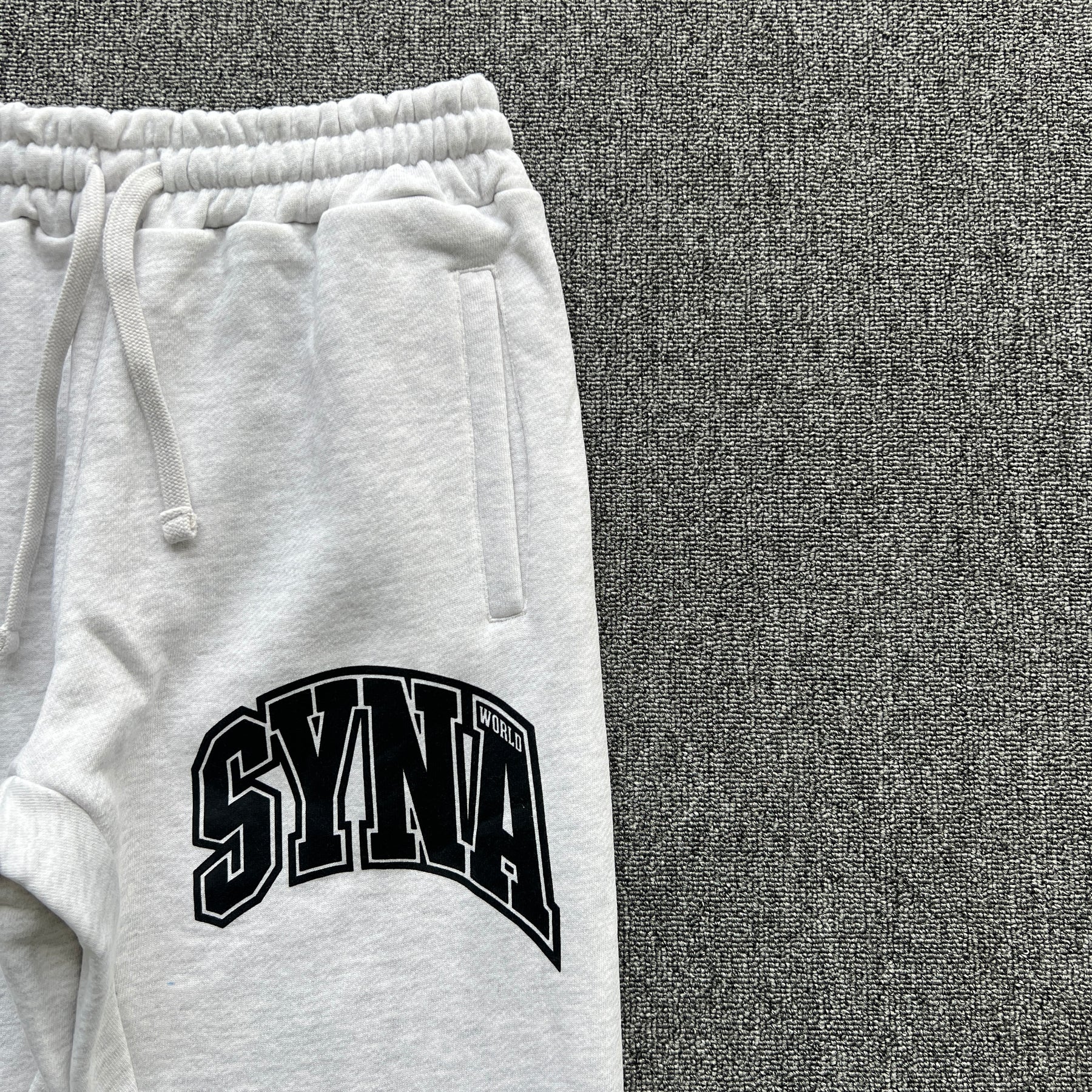 Conjunto Syna World “Crest Oth“ ( Branco e Preto)