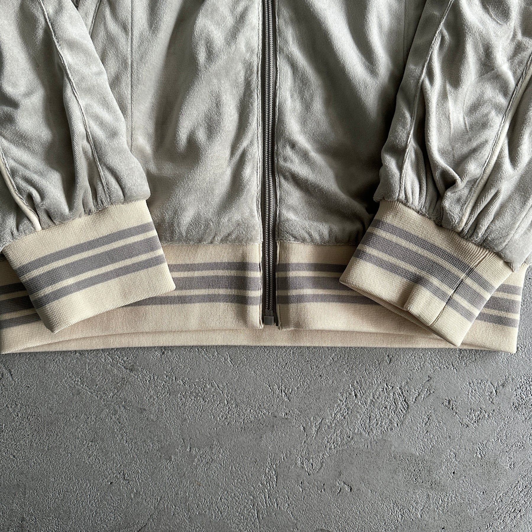 Conjunto Corteiz Velour Amg ( Cinza )