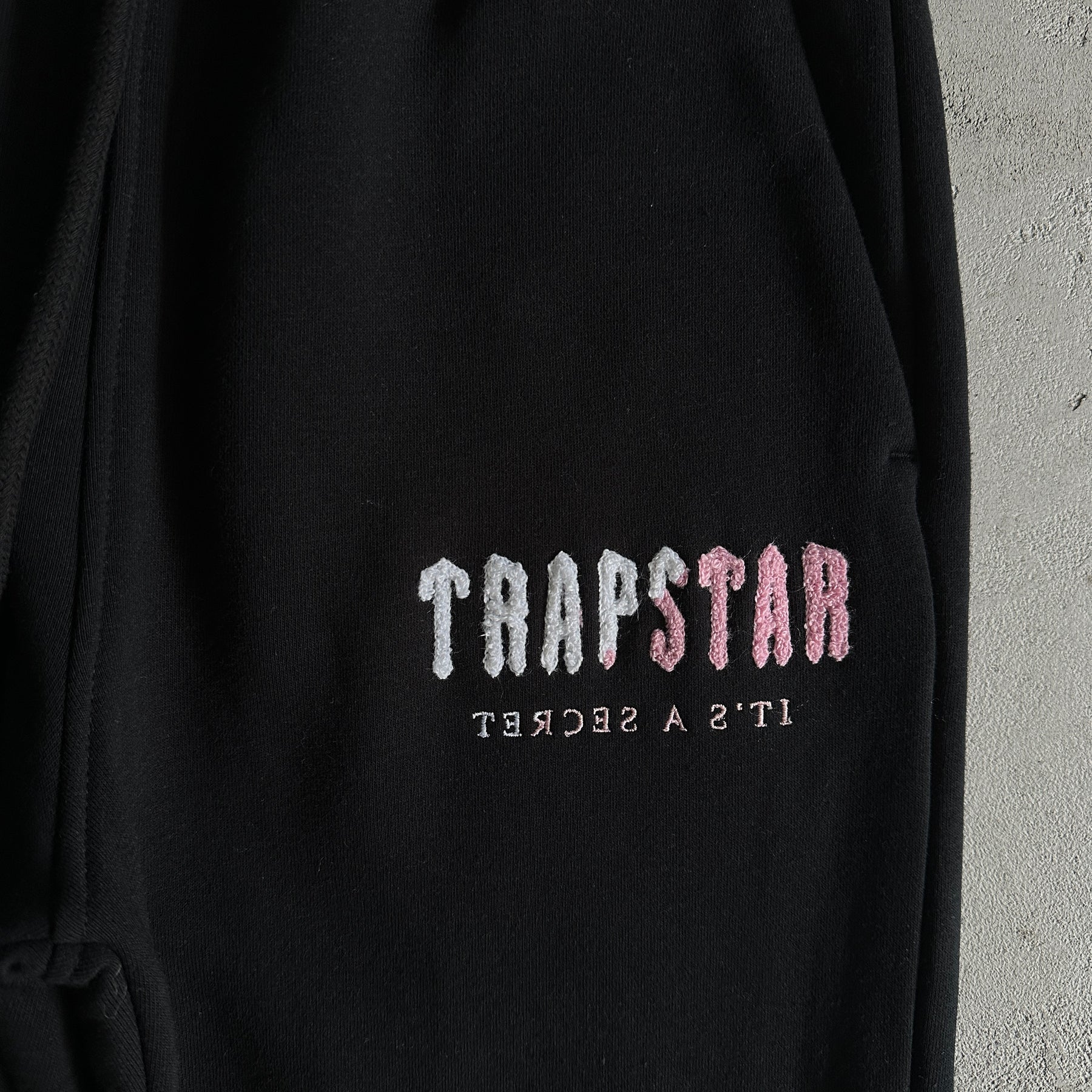 Conjunto Trapstar “Decoded Chenille” ( Rosa )