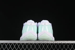 Air Jordan 11  “Igloo”