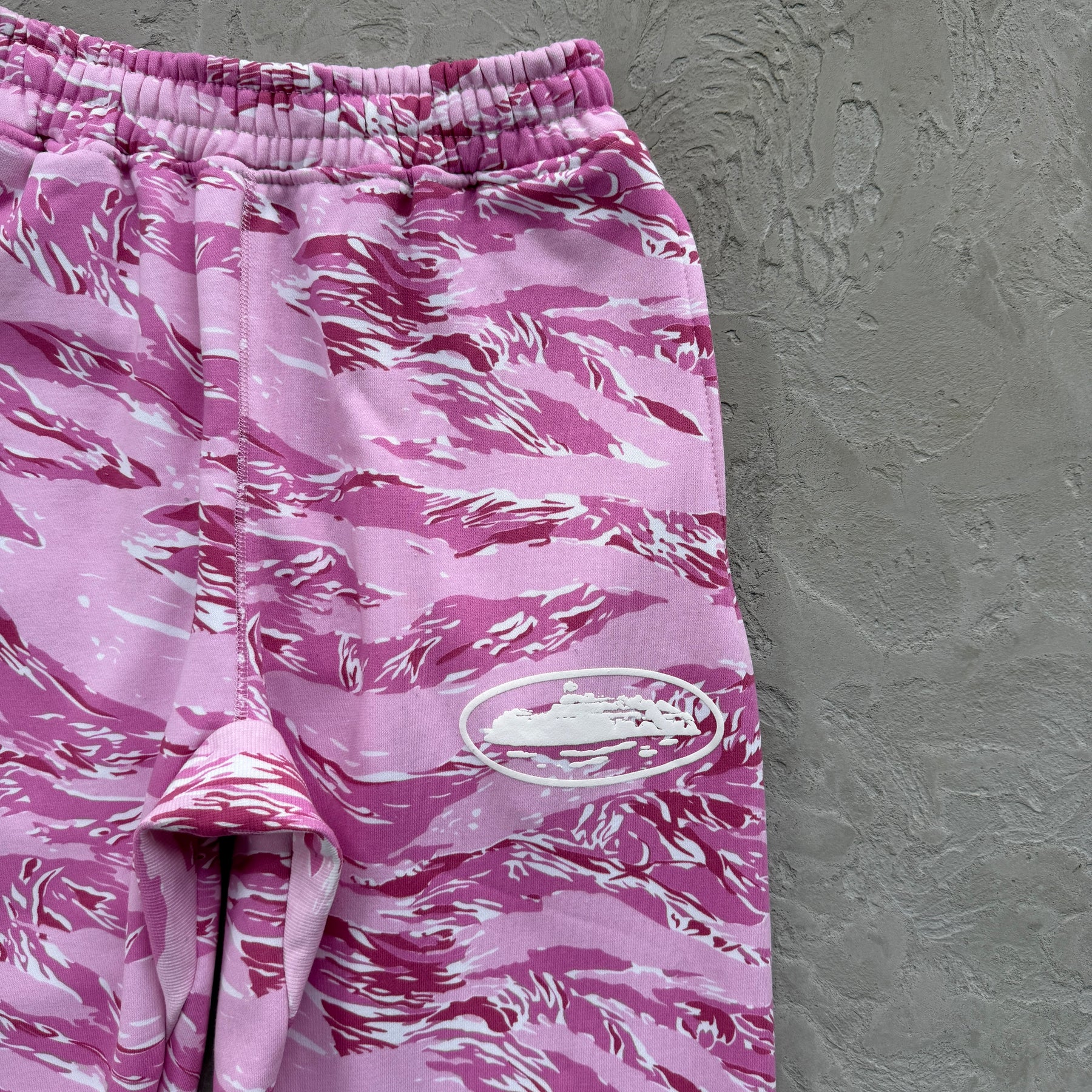 Conjunto Corteiz “Island Puff Print Pink”