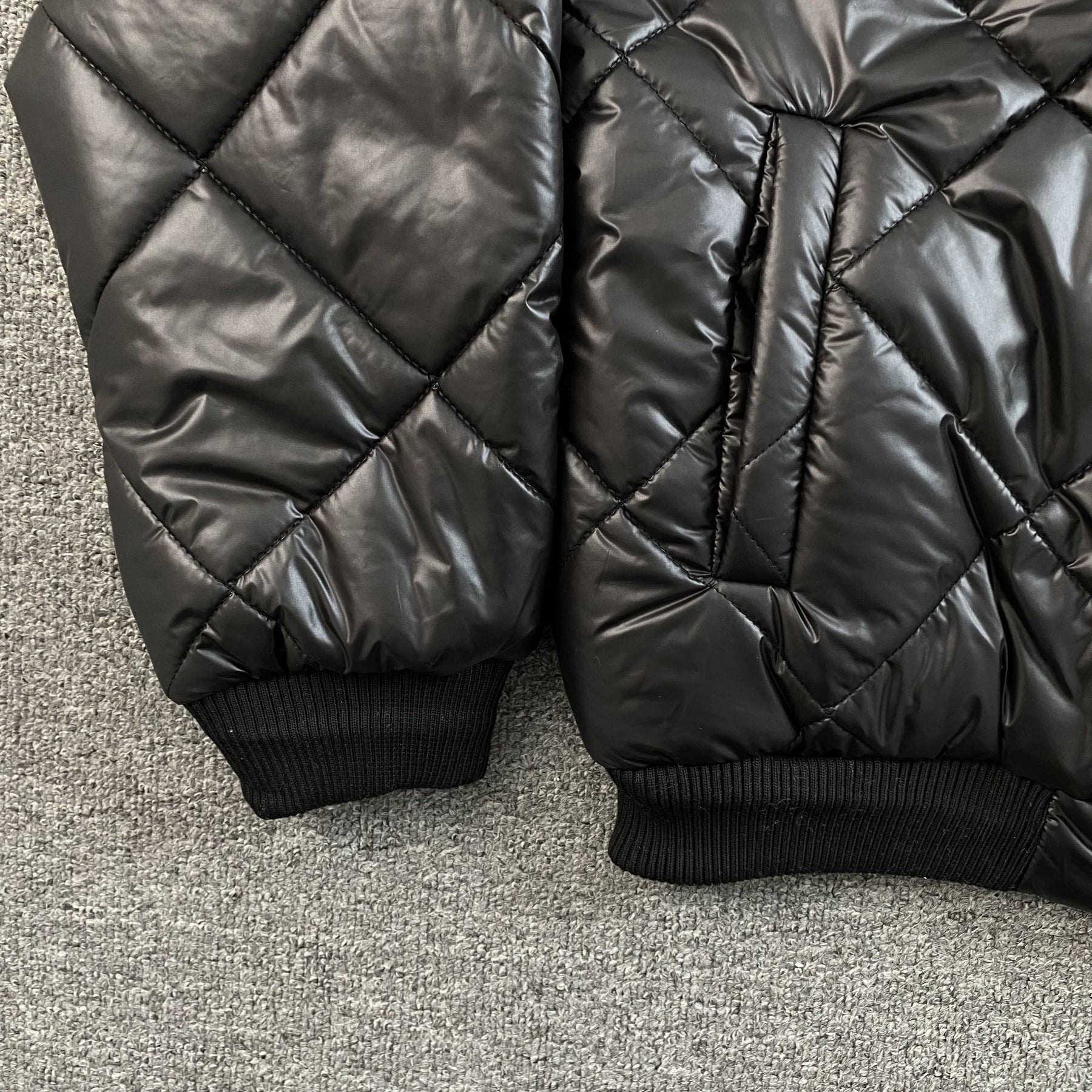 Jaqueta Corteiz “Reversible Bomber” ( Preta )