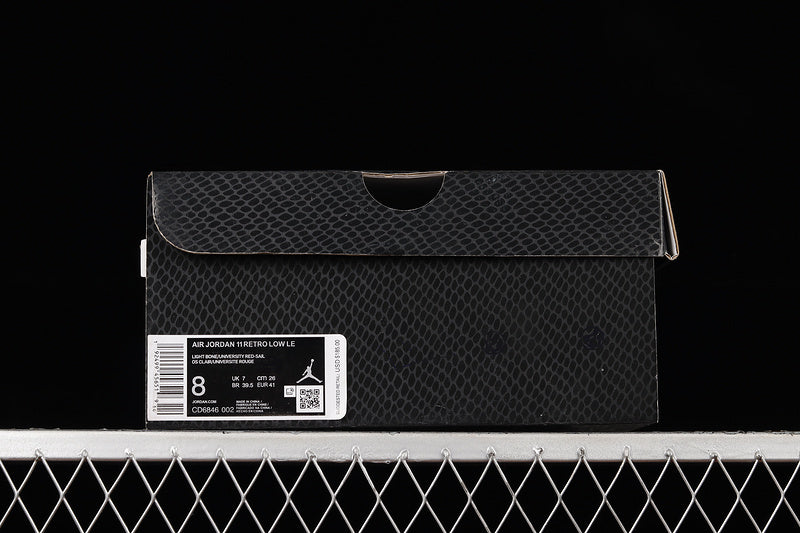 Air Jordan 11 Low ” Light Bone ”
