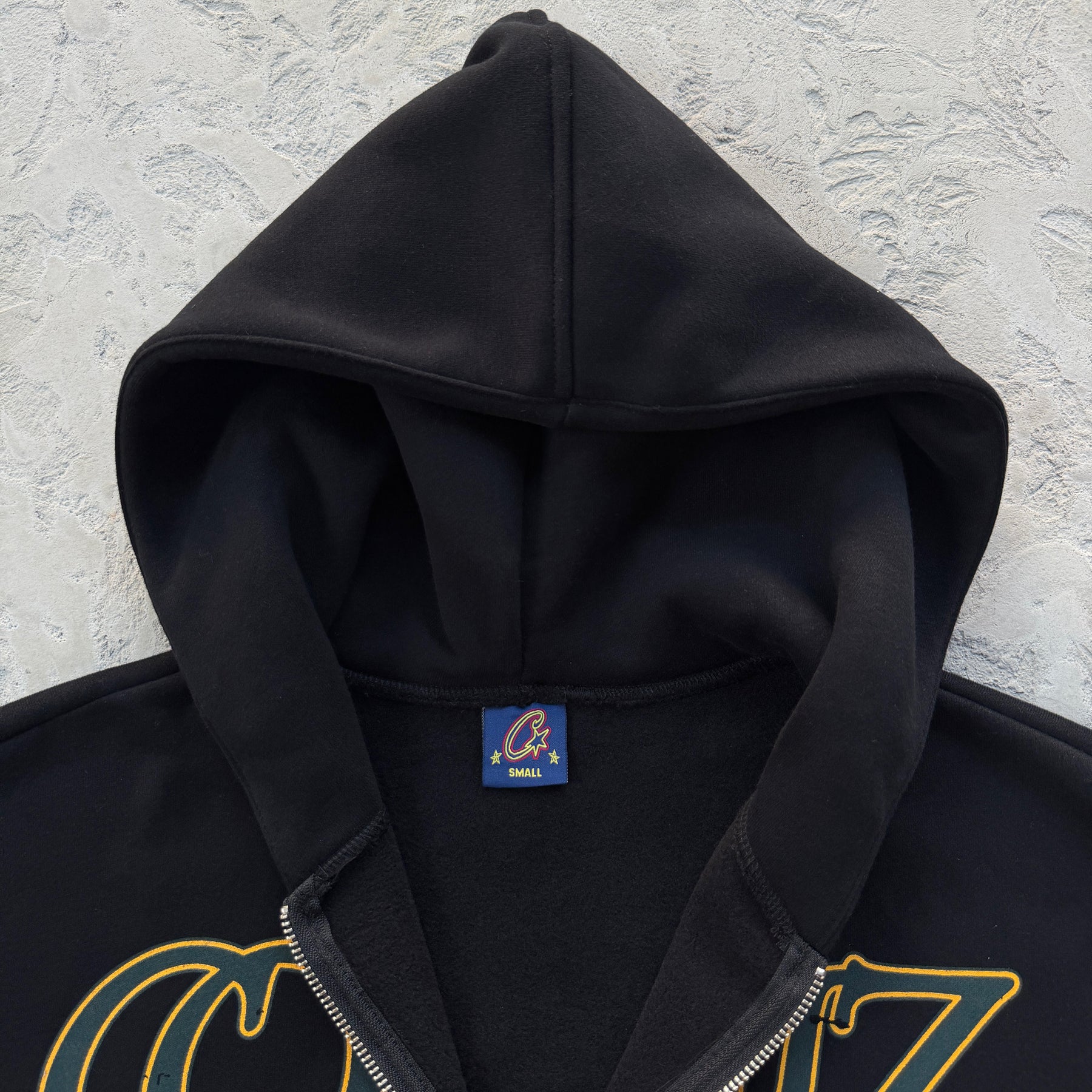 Conjunto Corteiz “Lion Varsity Open Hem Zip”