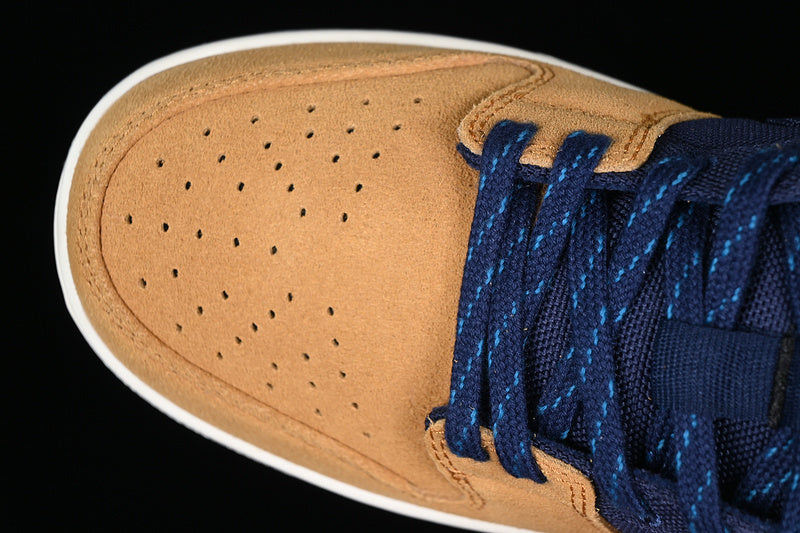 Dunk “Low Desert Ochre and Midnight”