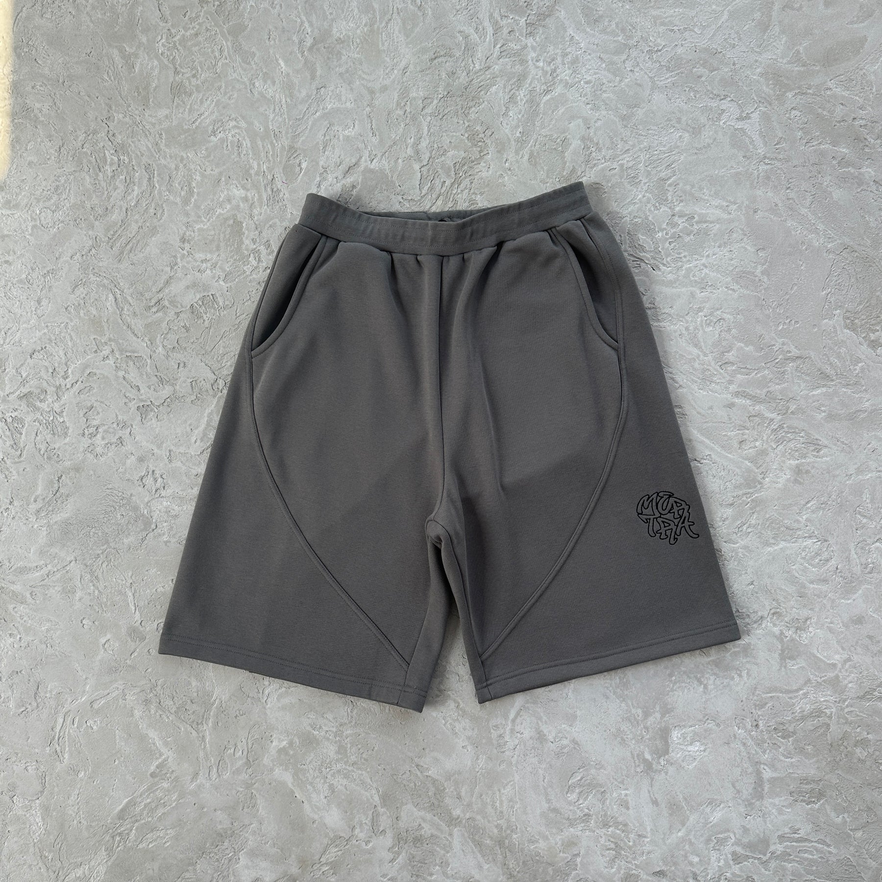 Shorts Mertra “Embroidered” ( Cinza Escuro )