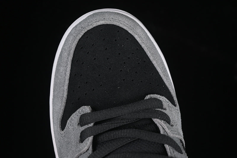 Dunk “Dark smoke grey”