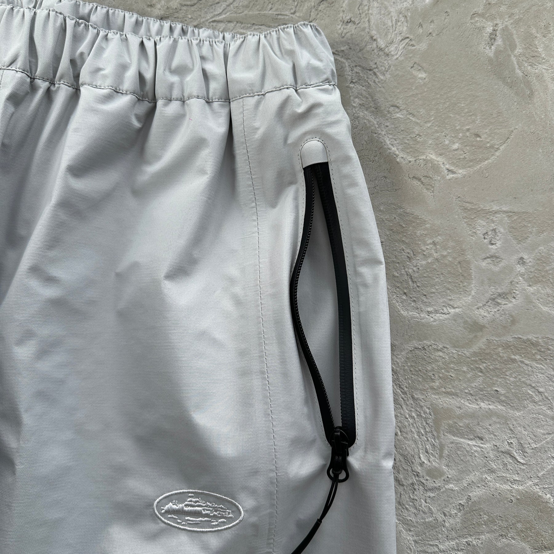 Calça Corteiz “Track White Pants”