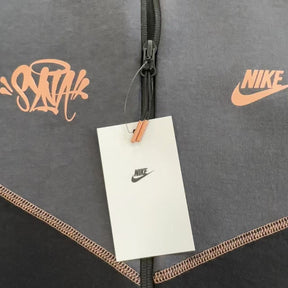 Conjunto Syna World x Nike