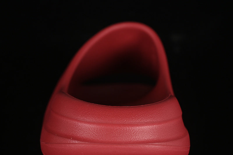 Yeezy Slide “Varsity Red”