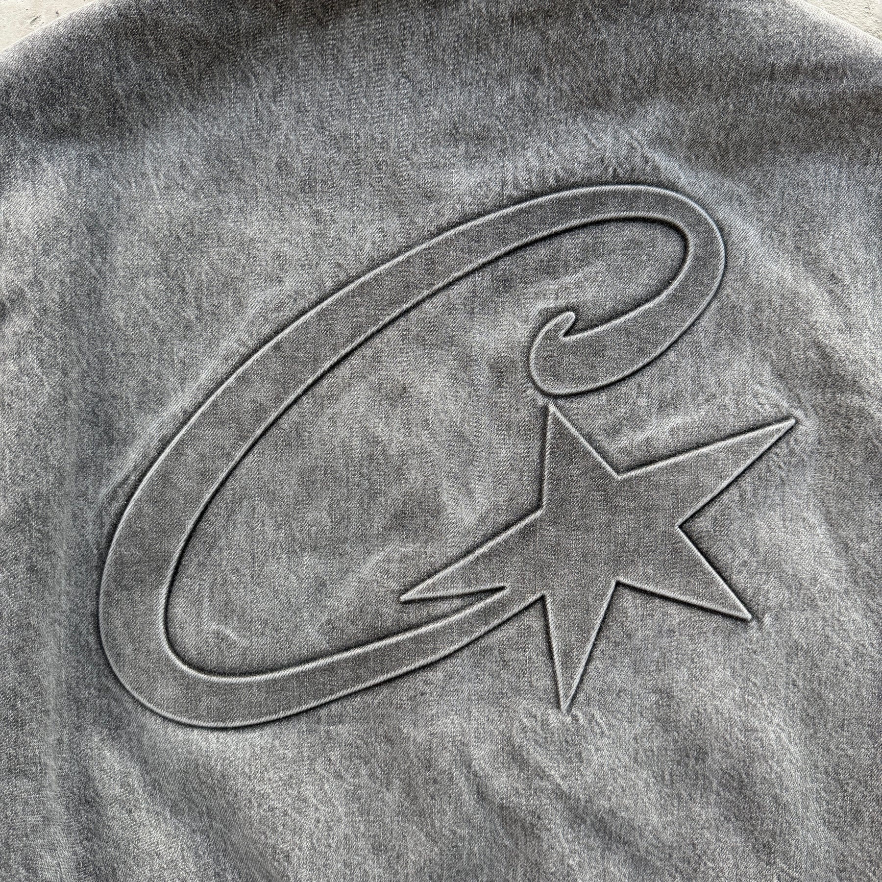 Jaqueta Corteiz “Embossed C-Star” ( Cinza )