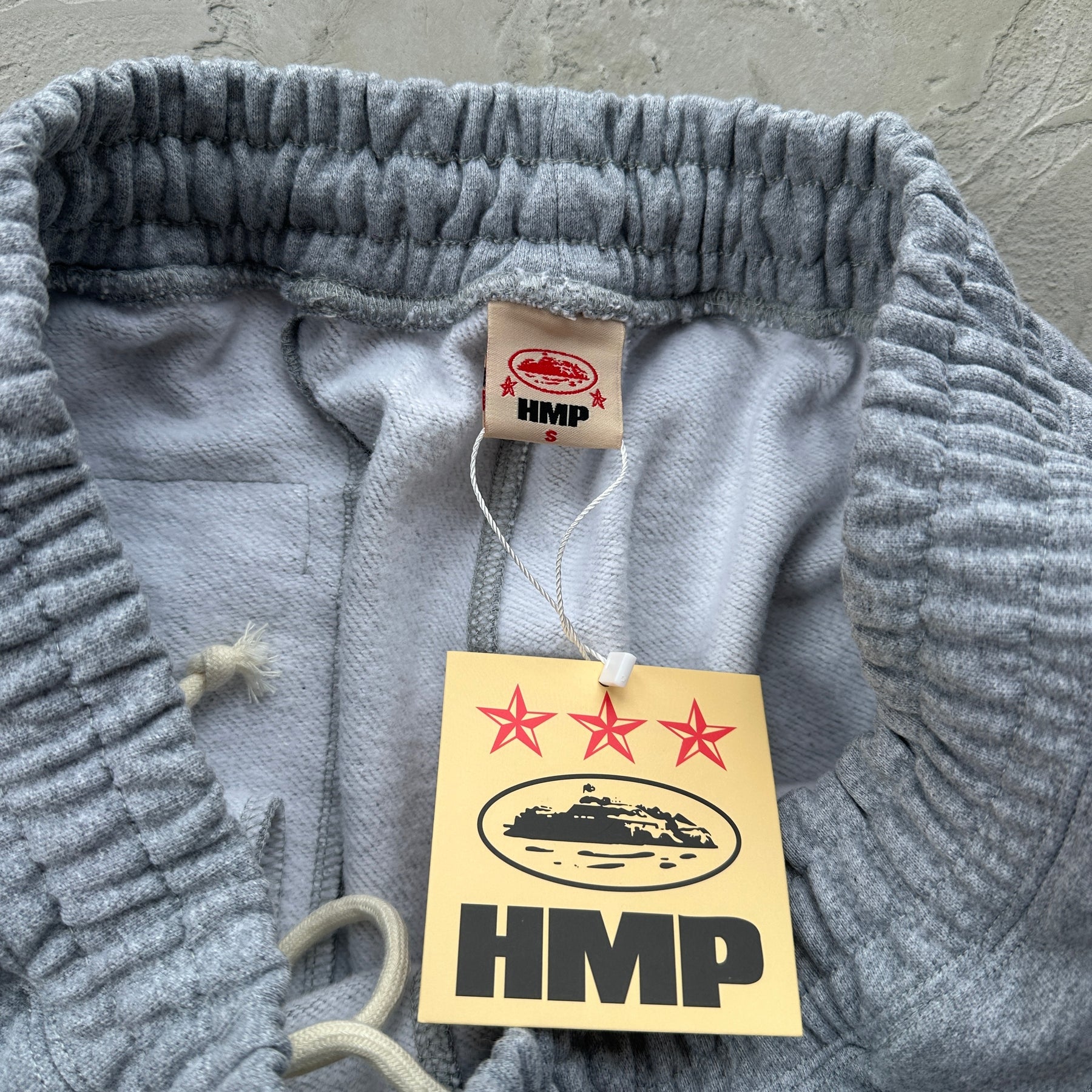 Conjunto Corteiz “HMP Stencil crewneck” ( Cinza )
