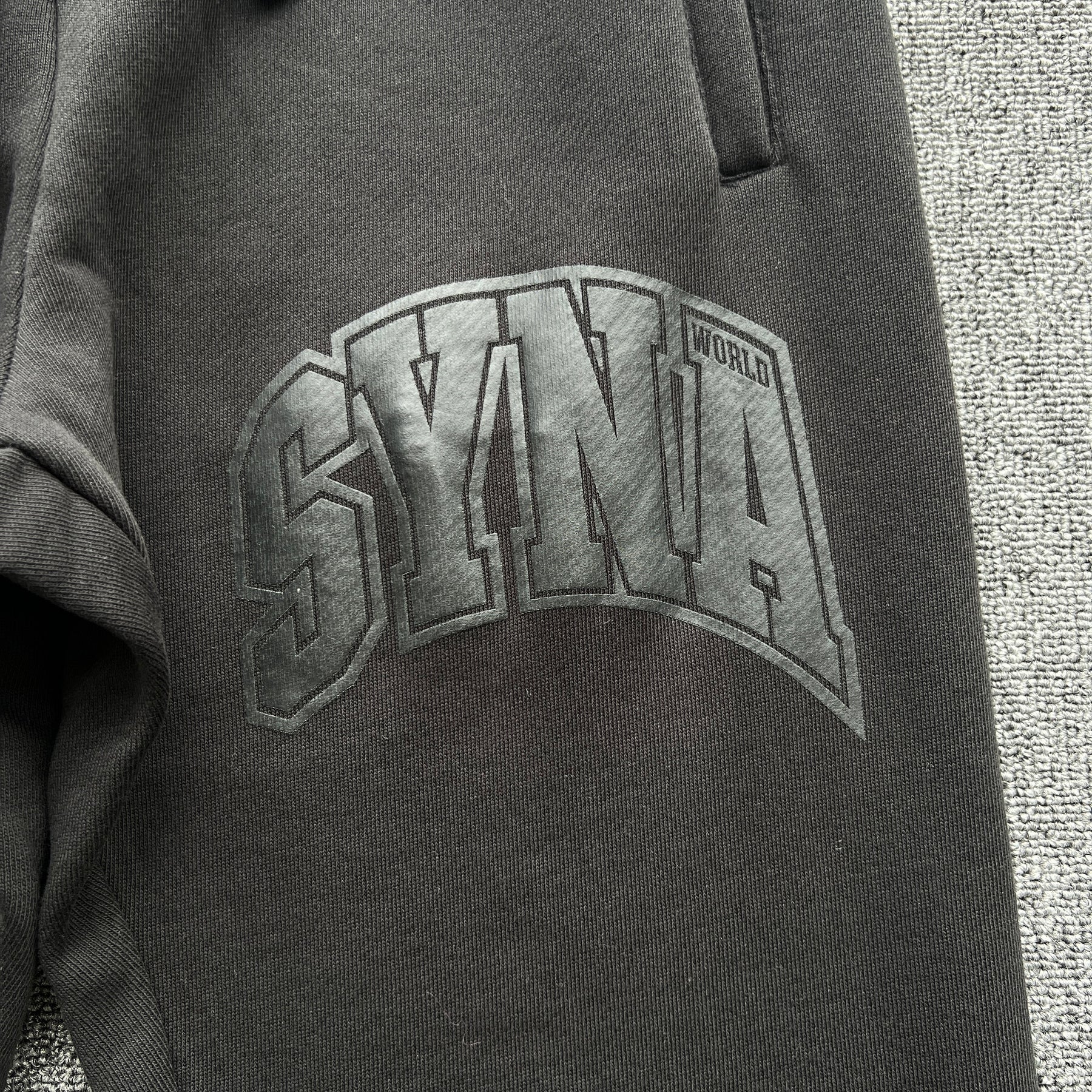 Conjunto Syna World “Crest Oth“ ( Preto e Cinza)