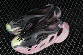Yeezy Foam Runner “MX Carbon”