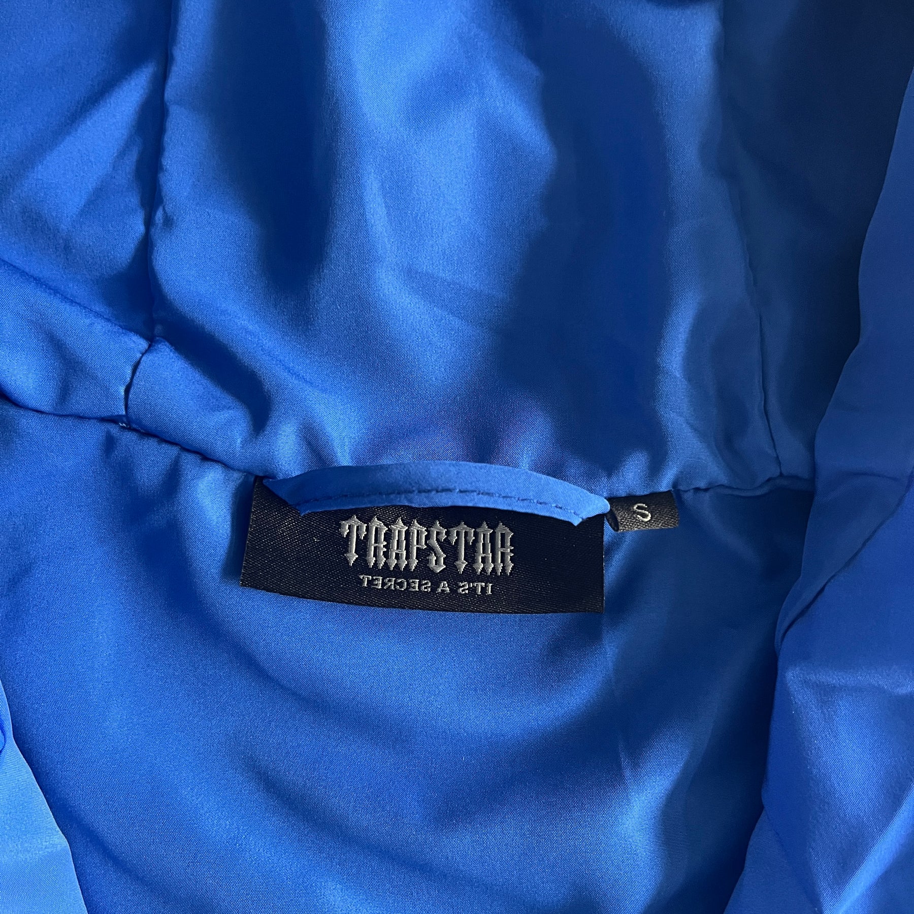 Corta Vento Trapstar “Outline Arch” ( Sky Blue )