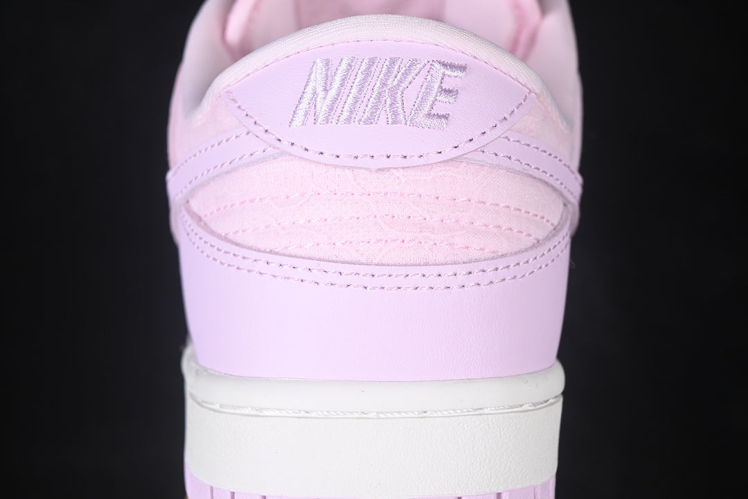 Dunk “Regal Pink”