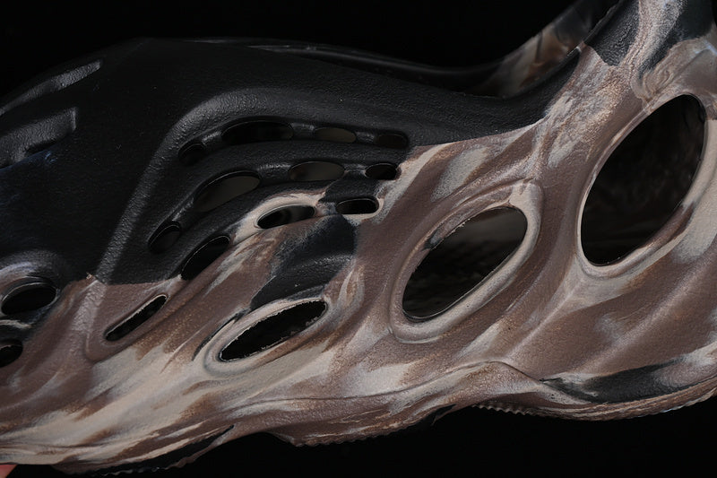 Yeezy Foam Runner “MX Clinder”