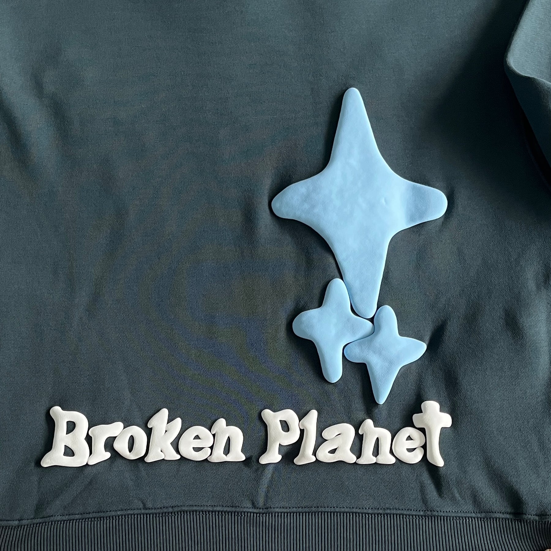 Moletom Broken Planet “The Madness Never End”