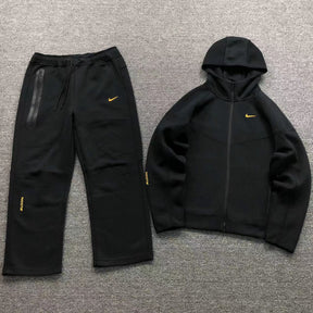 Conjunto Nocta x Nike Tech Fleece “Black Gold”