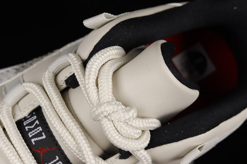 Air Jordan 11 Low ” Light Bone ”