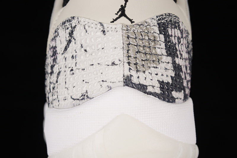 Air Jordan 11 Low ” Light Bone ”
