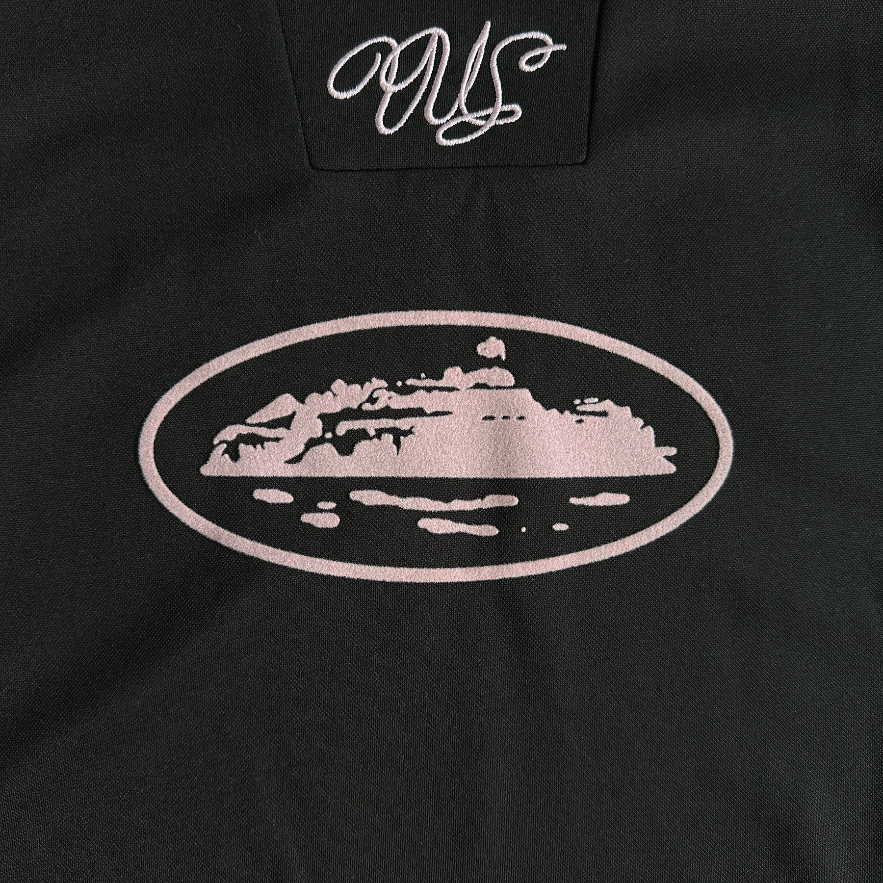 Camisa Corteiz ”Talismo” ( Preta e Rosa )